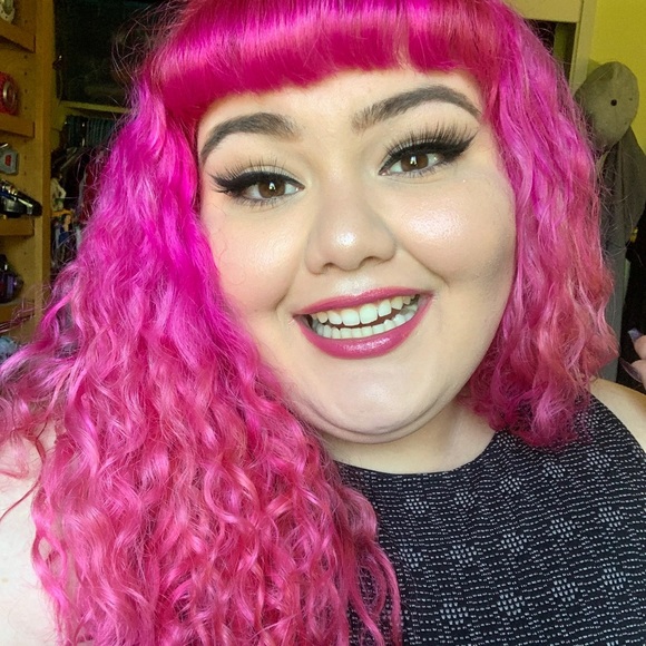 Meet your Posher, Emily - Picture 2 of 4